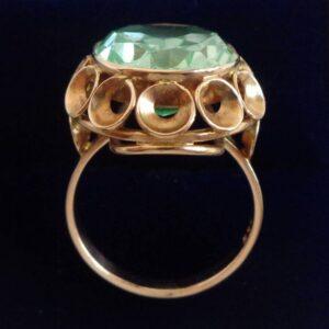 Stunning Green Spirel Ring in 14ct Yellow Gold - Size P (A1202) - Image 3