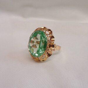 Stunning Green Spirel Ring in 14ct Yellow Gold - Size P (A1202) - Image 4