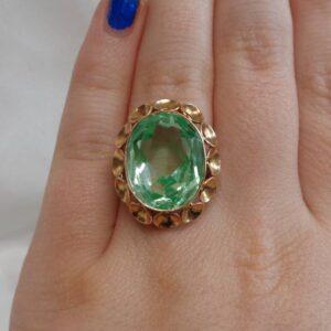 Stunning Green Spirel Ring in 14ct Yellow Gold - Size P (A1202) - Image 6