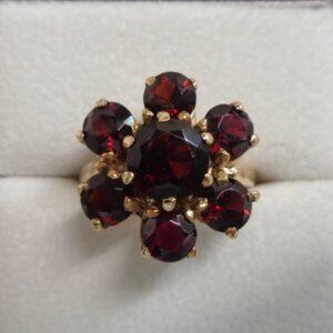 Vintage C.1963 Garnet Cluster Ring in 9ct Yellow Gold - Size L (A1231)