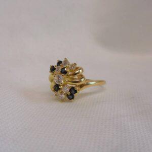 Vintage C.1988 Sapphire and Diamond Cluster Ring in 18ct Yellow Gold - Size L 1/2 (A1282) - Image 4
