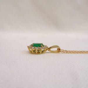 Stunning Emerald and Diamond Pendant in 18ct Yellow Gold - Length 18 (A1662) - Image 3