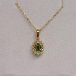 Stunning Emerald and Diamond Pendant in 18ct Yellow Gold - Length 18 (A1662) - Image 4