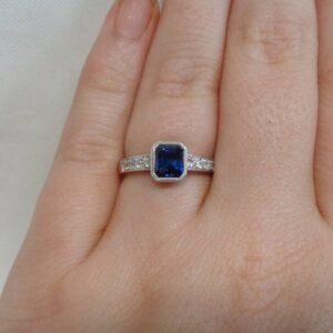 Elegant Sapphire and Diamond Ring in 18ct White Gold - Size M (A1527) - Image 6