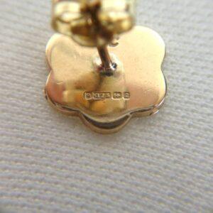 Vintage C.1965 Faceted Flower Stud Earrings in 9ct Yellow Gold - Length 10mm (A1679) - Image 3