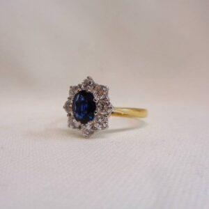 Quality Sapphire and Diamond Cluster Ring in 18ct Yellow Gold – Size P 1/2 (A1634) - Image 4
