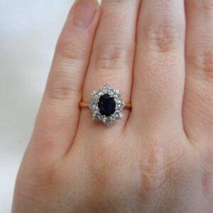 Quality Sapphire and Diamond Cluster Ring in 18ct Yellow Gold – Size P 1/2 (A1634) - Image 6