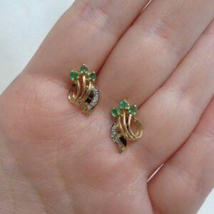 Stunning Emerald and Diamond Stud Earrings in 9ct Yellow Gold - Length 16mm (A1696) - Image 3