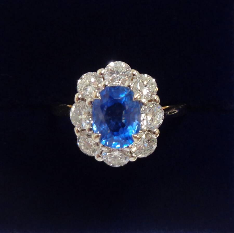 Quality Sapphire and Diamond Cluster Ring in 18ct Yellow Gold – Size R (A1673)