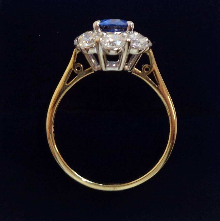 Quality Sapphire and Diamond Cluster Ring in 18ct Yellow Gold – Size R (A1673) - Image 3