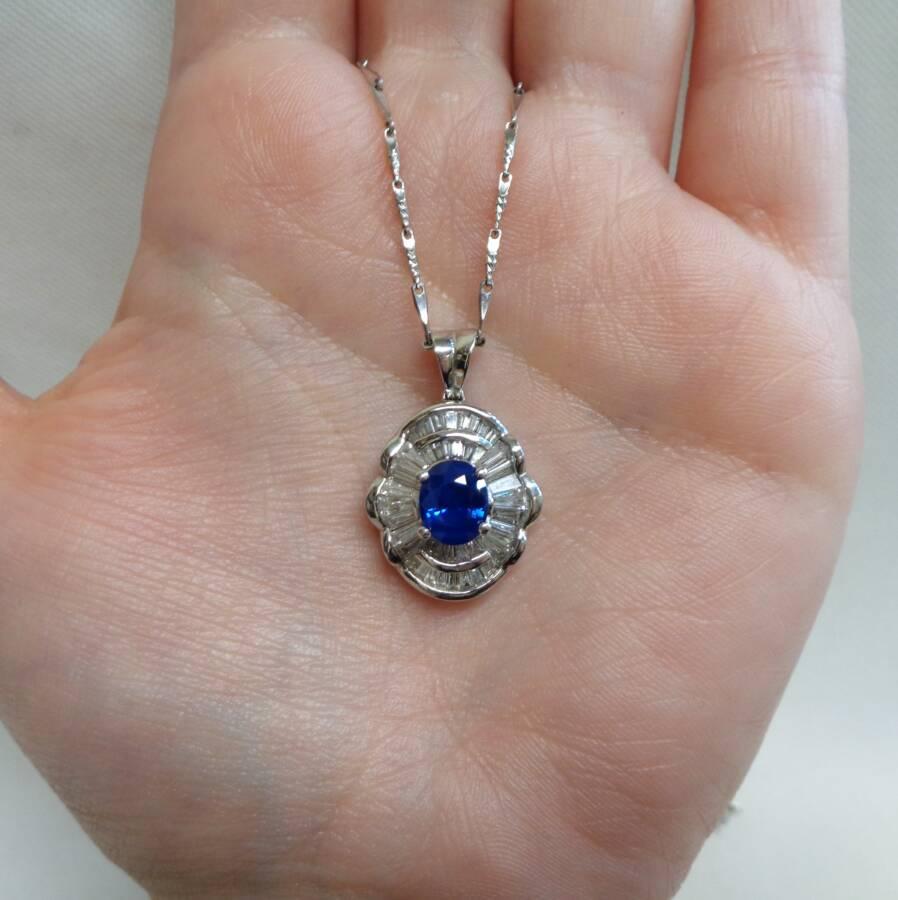 Sapphire and Diamond Pendant in 18ct White Gold – Chain Length 17 1/2 inch (A1705) - Image 4