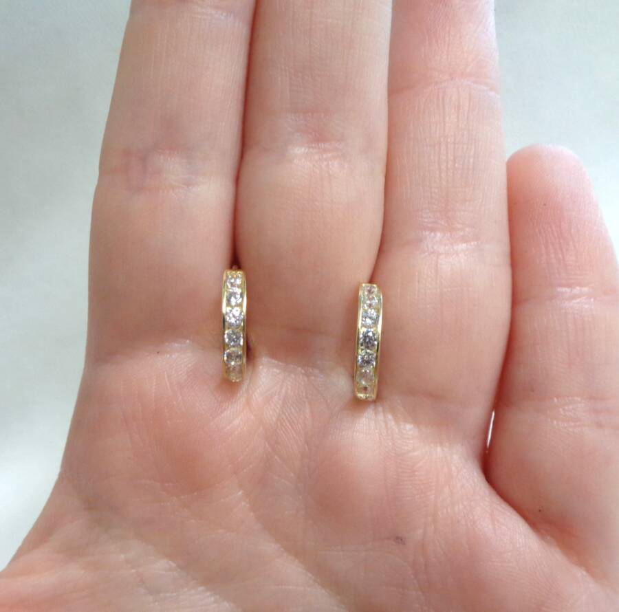 Beautiful Cubic Zirconia Huggie Earrings in 9ct Yellow Gold – Length 14mm (A1742) - Image 4
