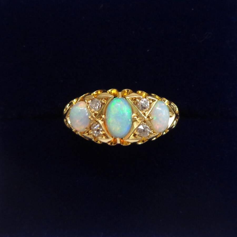 Edwardian C.1904 Natural Opal and Diamond Ring in 18ct Yellow Gold - Size N 1/2 (A1753)