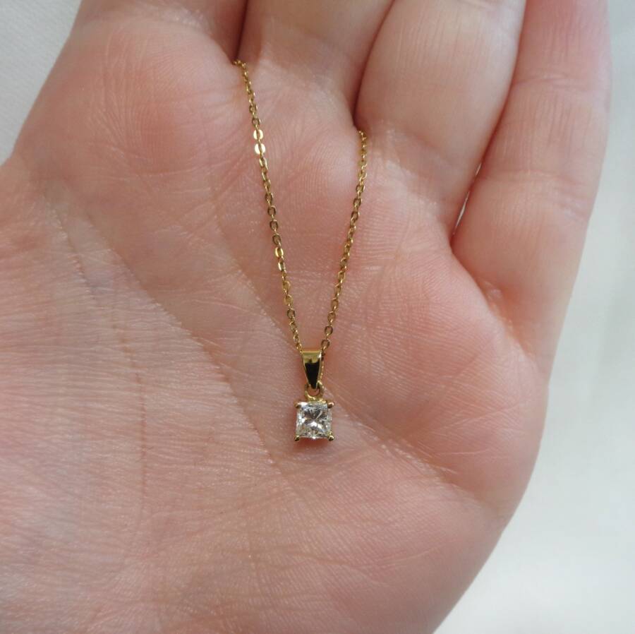 Elegant 0.35ct Diamond Pendant in 18ct Yellow Gold - Chain Length 17 1/2 inches (A1769) - Image 4